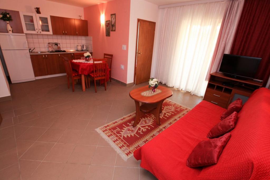 Apartments Franc Povljana Room photo