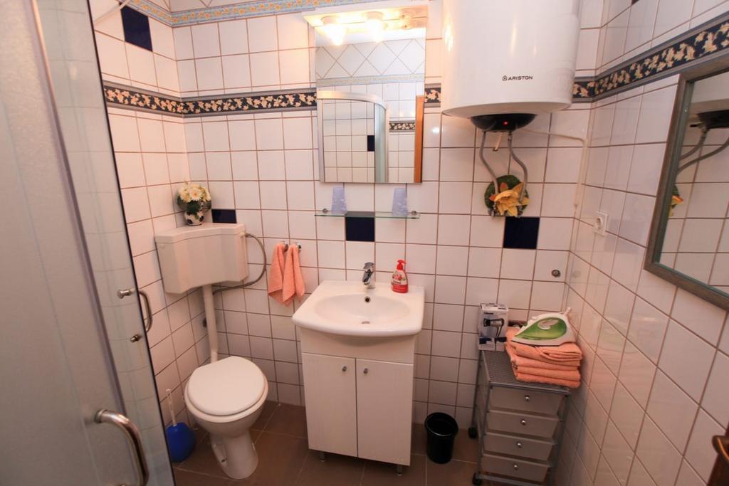 Apartments Franc Povljana Room photo