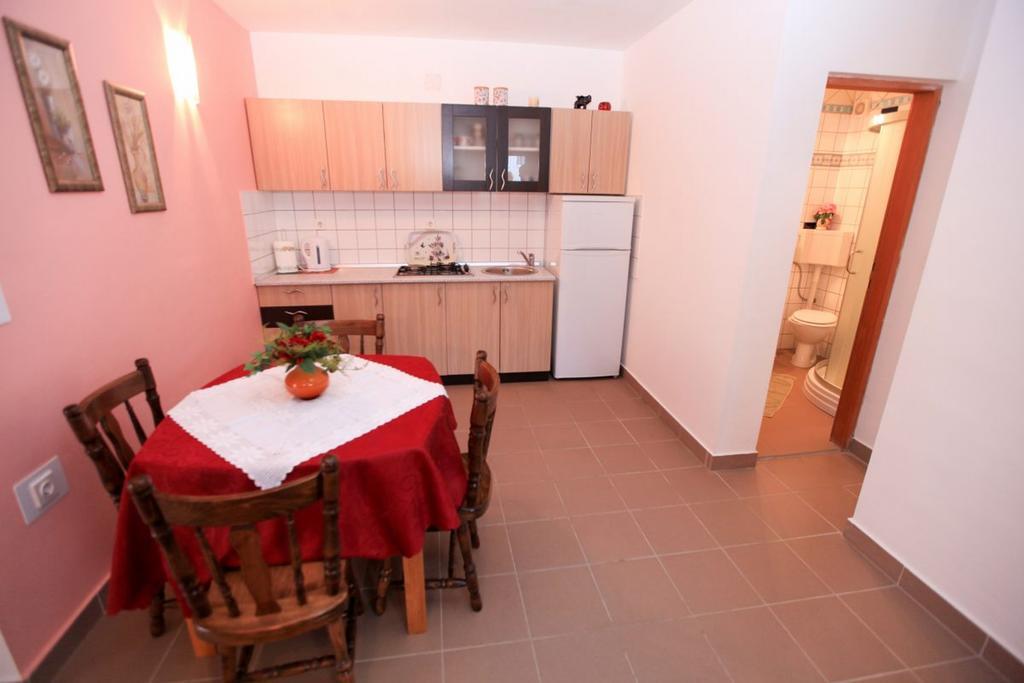 Apartments Franc Povljana Room photo